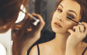 Dicas para passar maquiagem sem prejudicar sua pele