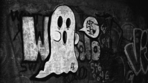 a black and white photo of a ghost on a wall — Foto por Kyle Larivee na Unsplash