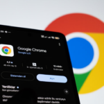 Google chrome app displayed on a smartphone screen. — Foto por Zulfugar Karimov na Unsplash