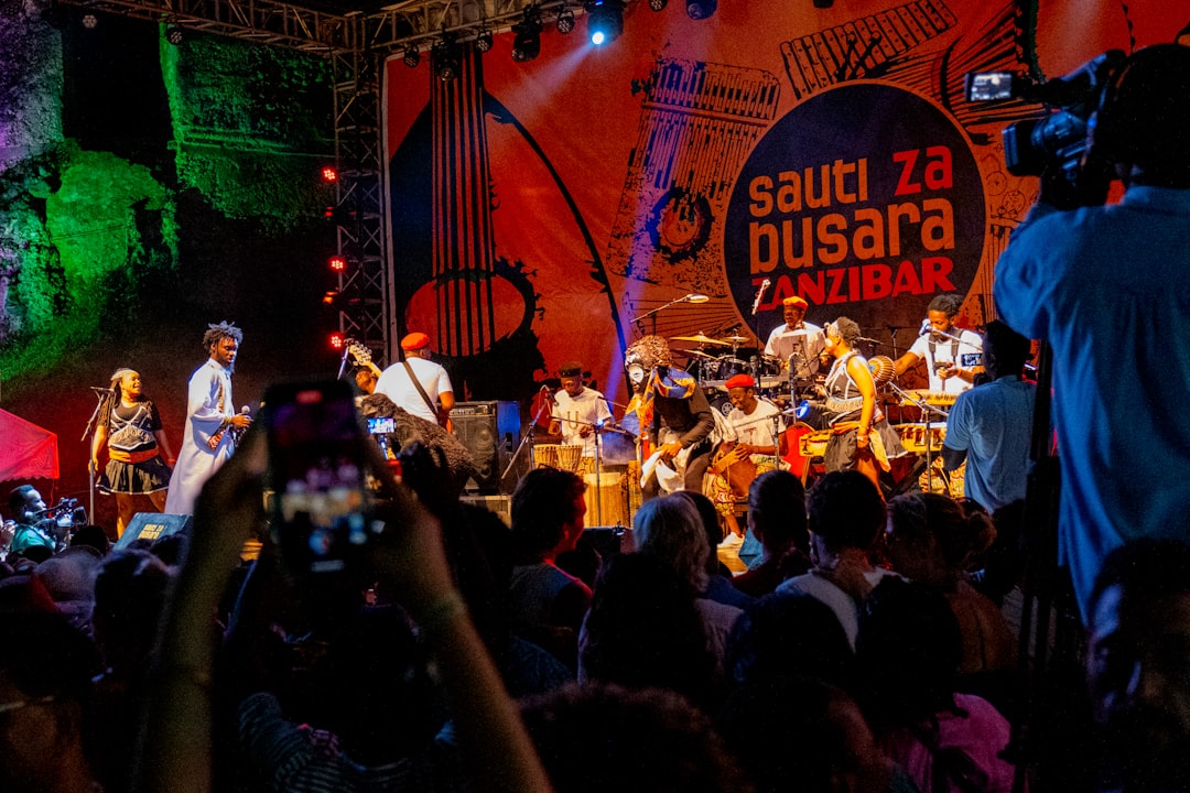 Ouça novamente as músicas que marcaram gerações.