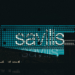 a sign that is on the side of a building — Foto por Samuel Regan-Asante na Unsplash